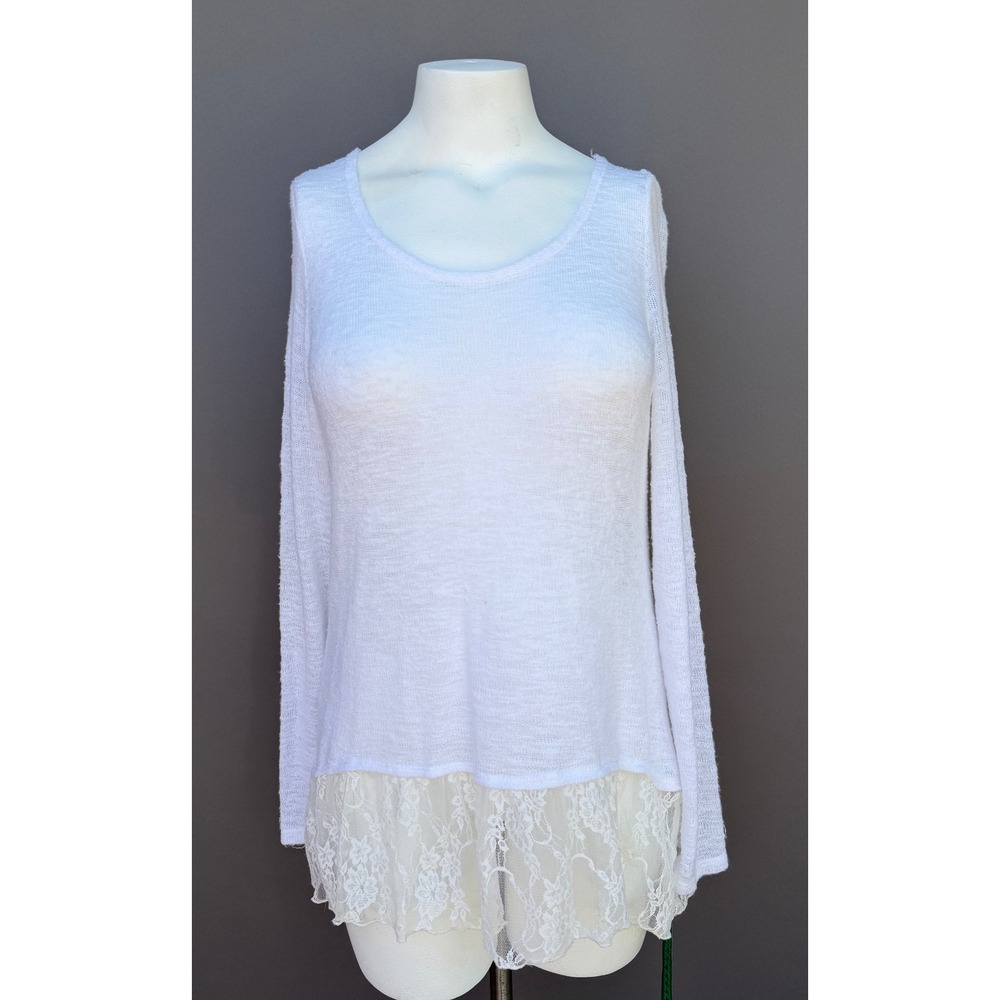 Kate & Mallory White Lace Hem Knit Top Medium Long Sleeve Scoop Romantic Boho